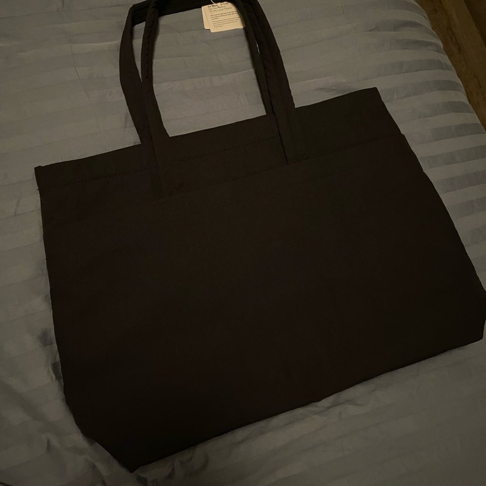 NWT lululemon on my level tote large black